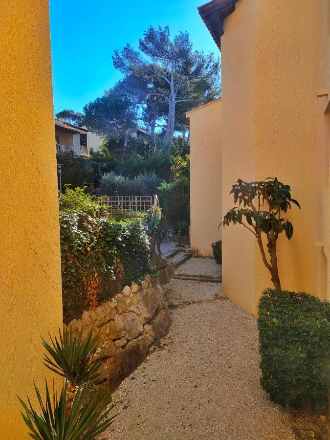 Appartement Avec Terrasse Vue Mer, Proximite Plage, Place Parking Sanary-sur-Mer Luaran gambar