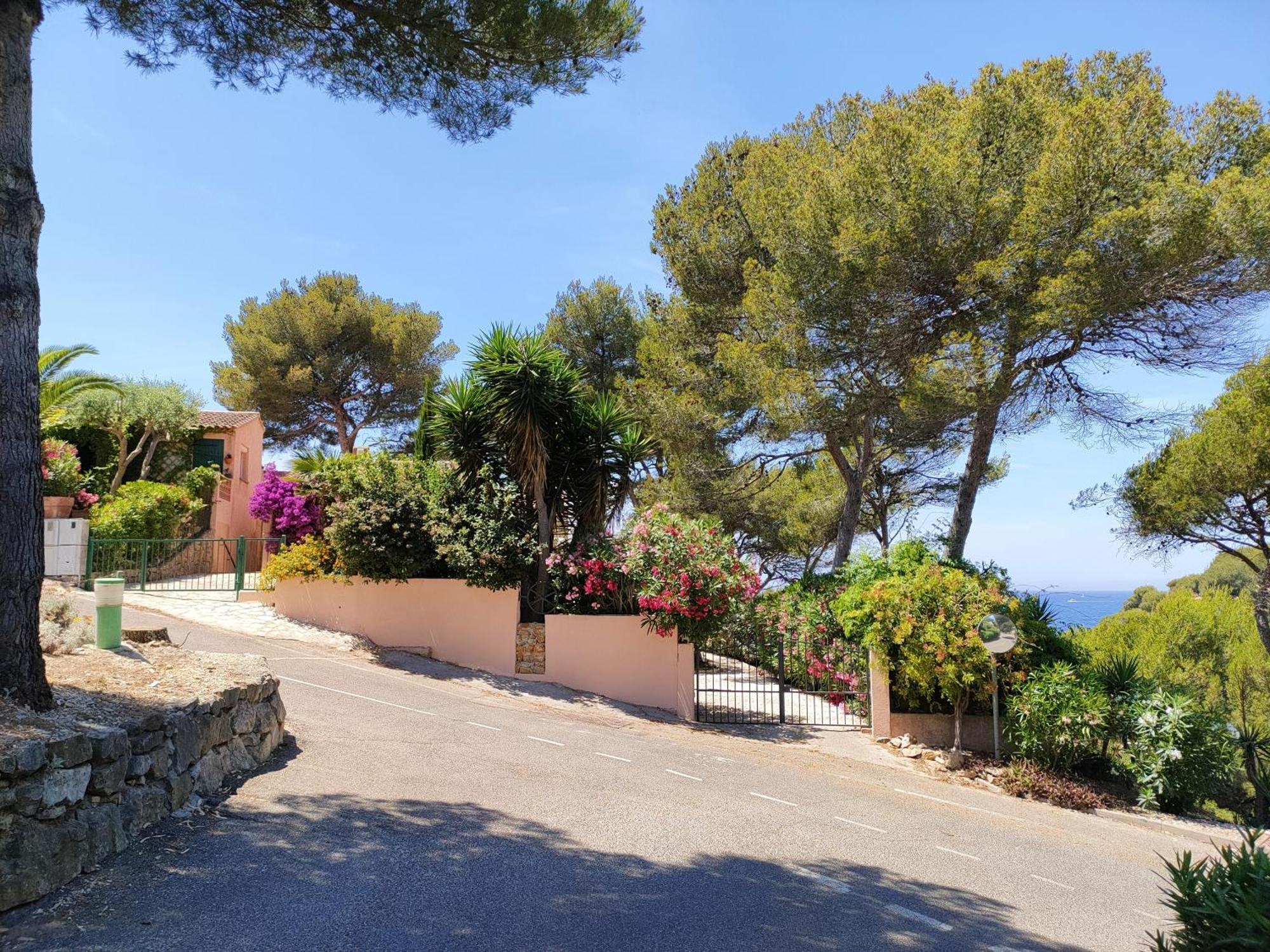 Appartement Avec Terrasse Vue Mer, Proximite Plage, Place Parking Sanary-sur-Mer Luaran gambar